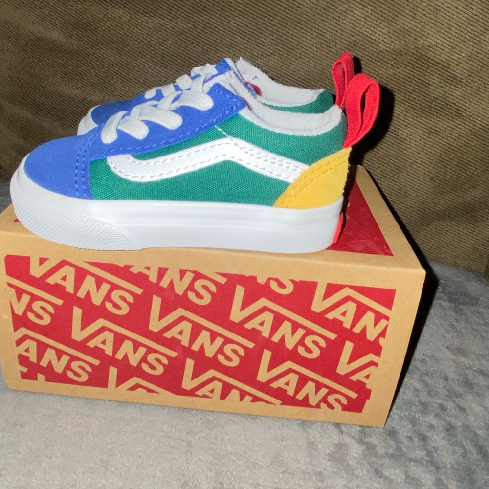 Brand New old skool elastic Vans! Size 4c